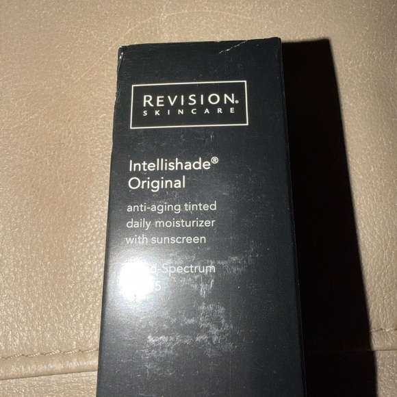 Revision Skincare Intellishade Original Tinted SPF - Picture 8 of 8